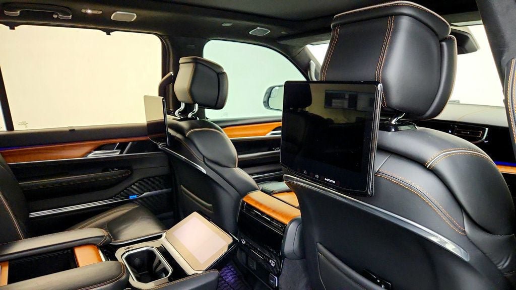 Used 2022 Jeep Grand Wagoneer Series III w/ Rear Seat Video Group 1 AWD/4WD image 24