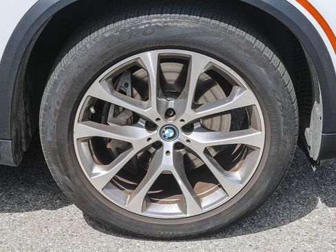 Used 2025 BMW X5 xDrive50e AWD/4WD image 9