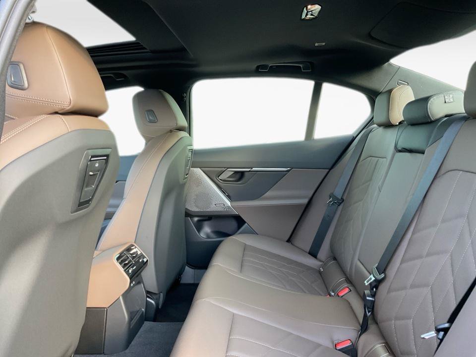 Used 2026 BMW 530i xDrive w/ Premium Package AWD/4WD image 13