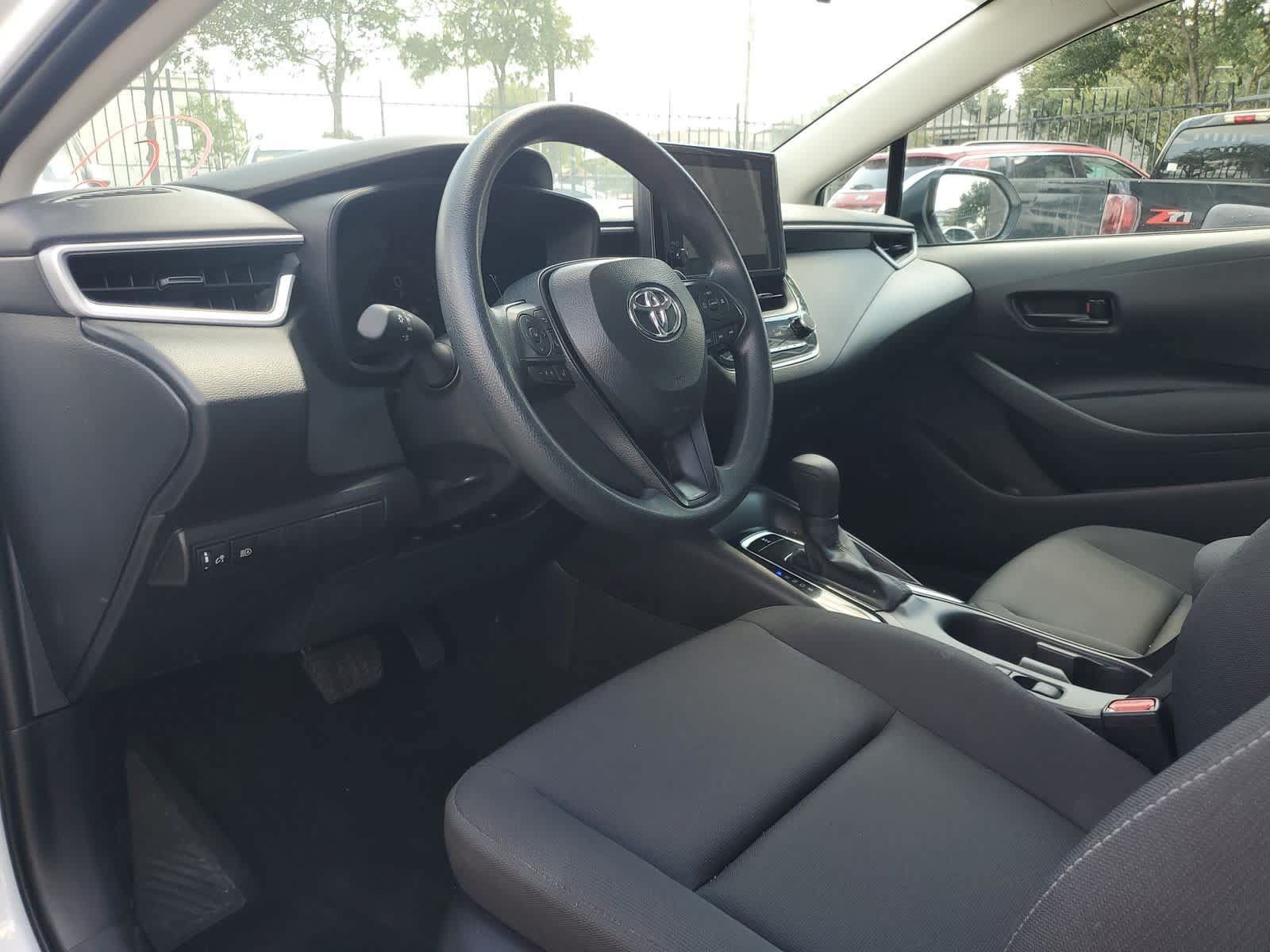 Used 2026 Toyota Corolla LE FWD image 2