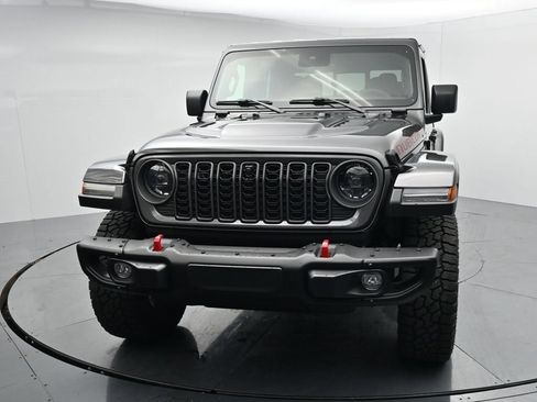 Used 2025 Jeep Gladiator Rubicon AWD/4WD image 3