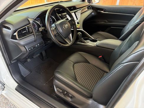 Used 2020 Toyota Camry SE FWD image 2