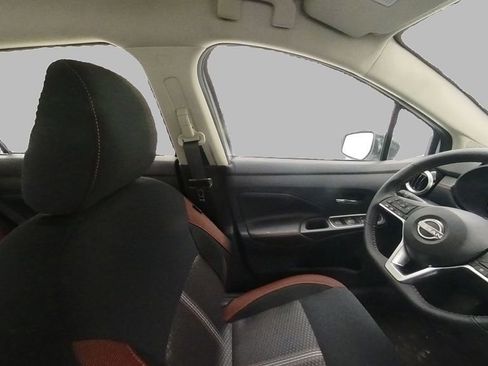 New 2025 Nissan Versa SR w/ Trunk Package image 19