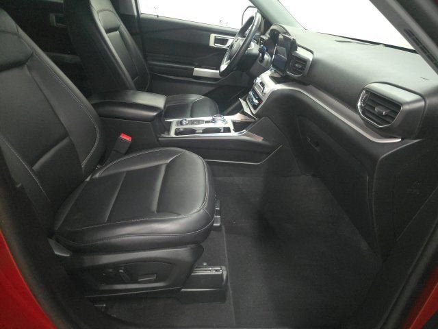 Used 2023 Ford Explorer XLT w/ Equipment Group 202A AWD/4WD image 3