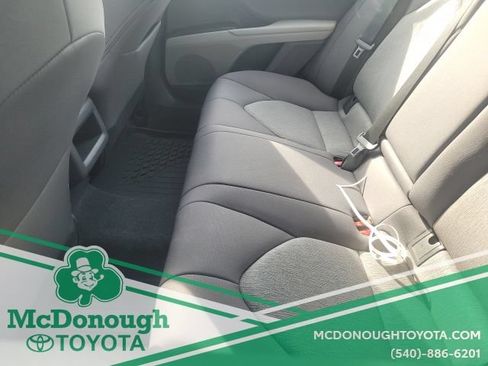 Used 2022 Toyota Camry LE FWD image 10