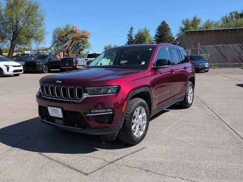 Used 2023 Jeep Grand Cherokee Limited w/ Luxury Tech Group II AWD/4WD image 4