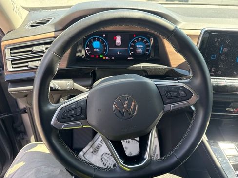 Used 2024 Volkswagen Atlas SE AWD/4WD image 13