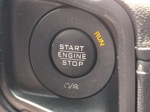 Used 2024 Jeep Wrangler Unlimited Sahara AWD/4WD image 26