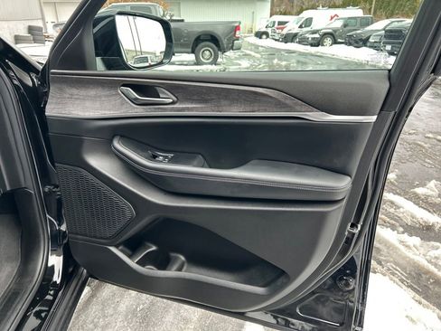 Used 2024 Jeep Grand Cherokee L Limited image 37