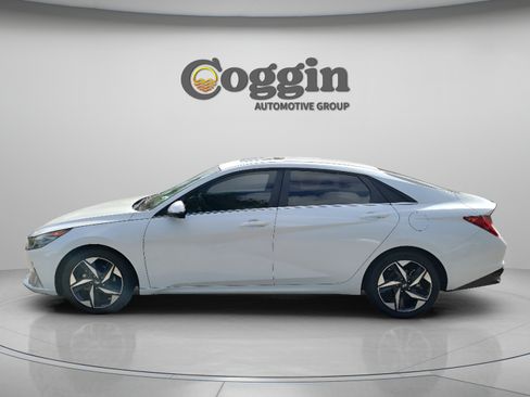 Used 2022 Hyundai Elantra Limited FWD image 2