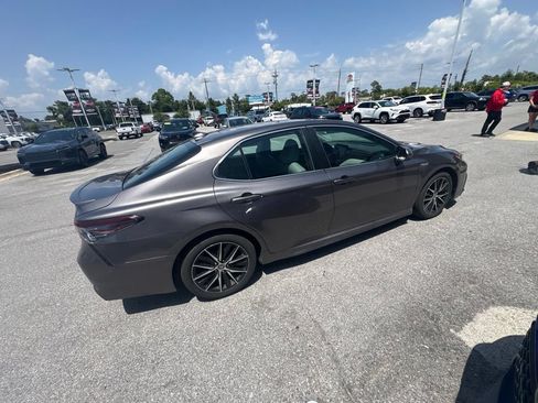 Used 2021 Toyota Camry SE FWD image 17