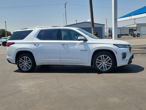 Used 2023 Chevrolet Traverse High Country FWD image 5