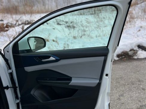 Used 2023 Volkswagen Taos SE image 31