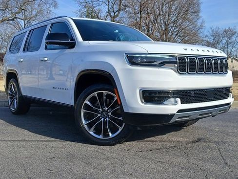 Used 2023 Jeep Wagoneer Series III w/ Premium Group I image 2