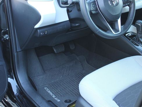 Used 2023 Toyota Corolla SE image 40