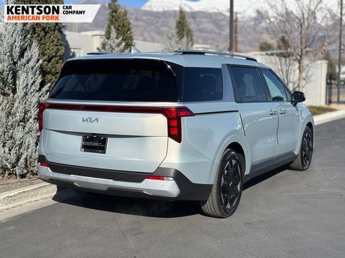 Used 2025 Kia Carnival EX image 9