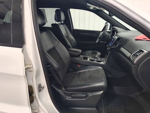 Used 2019 Jeep Grand Cherokee Altitude AWD/4WD image 29