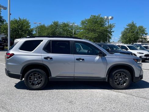 Certified 2025 Honda Pilot TrailSport image 4