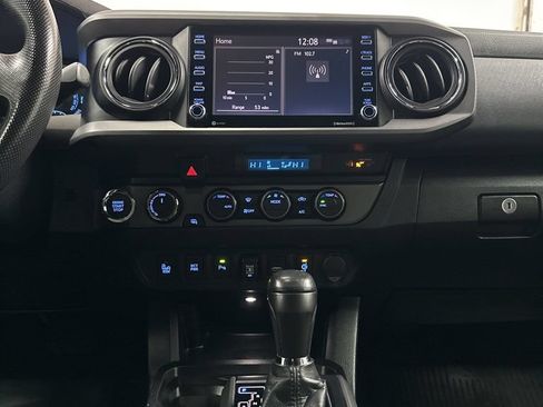 Used 2022 Toyota Tacoma TRD Off-Road w/ Technology Package AWD/4WD image 24