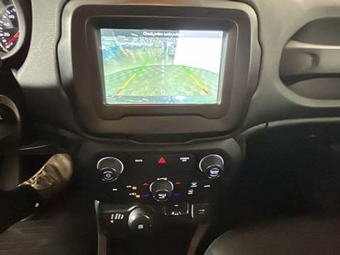 Used 2020 Jeep Renegade Latitude w/ Cold Weather Group AWD/4WD image 25