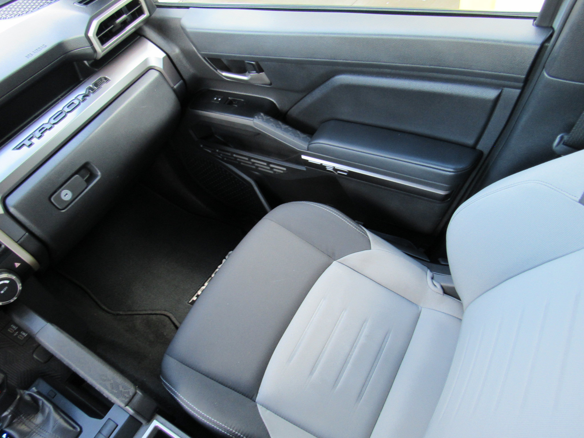 Used 2025 Toyota Tacoma TRD Off-Road AWD/4WD image 32