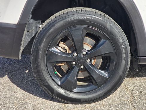 Used 2023 Jeep Cherokee Altitude Lux w/ Lux Elite Package image 13