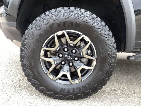 Used 2024 Chevrolet Colorado ZR2 w/ ZR2 Convenience Package III image 17