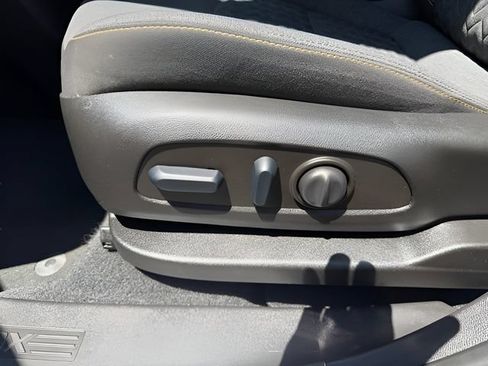 Used 2023 Chevrolet Equinox LT w/ Driver Convenience Package AWD/4WD image 13