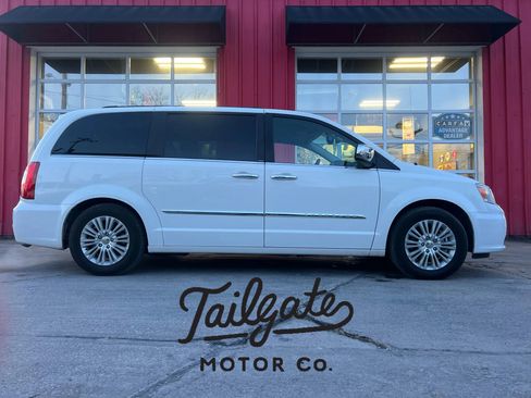 Used 2012 Chrysler Town & Country Touring-L w/ Premium Group image 1