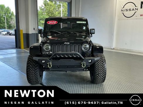 Used 2018 Jeep Wrangler Unlimited Sahara AWD/4WD image 26
