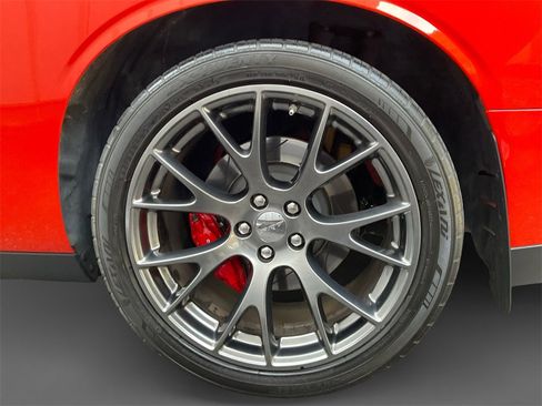 Used 2016 Dodge Challenger SRT w/ Technology Group image 8