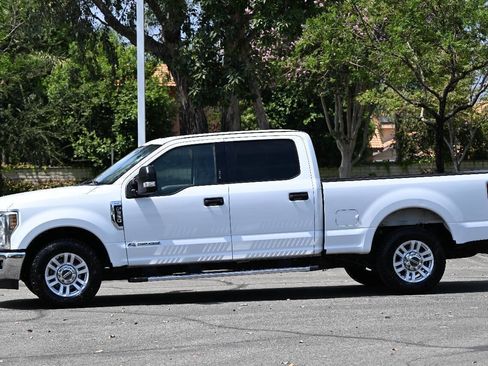 Used 2018 Ford F350 XLT w/ XLT Value Package RWD image 2