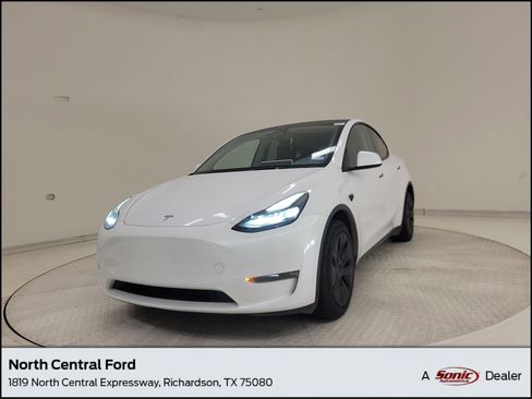 Used 2024 Tesla Model Y Long Range AWD/4WD image 1