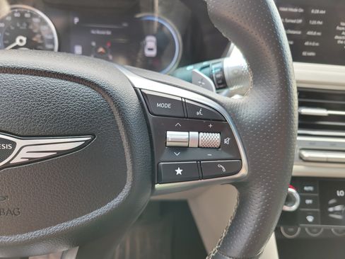 Used 2025 Genesis G70 2.5T RWD image 22
