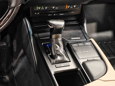 Used 2020 Lexus ES 350 w/ Premium Package FWD image 9