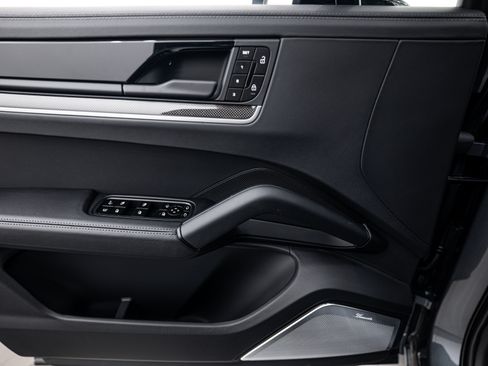 New 2026 Porsche Cayenne Turbo image 18