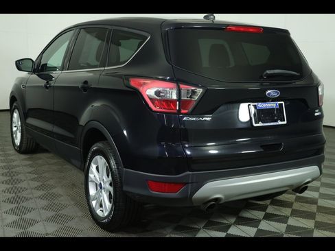 Used 2017 Ford Escape SE image 6