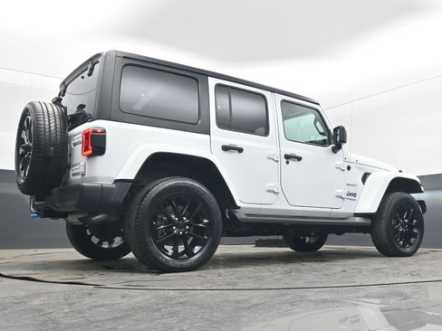 Used 2022 Jeep Wrangler Unlimited Sahara w/ Cold Weather Group image 29