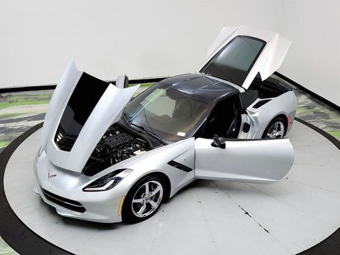 Used 2015 Chevrolet Corvette Stingray Coupe RWD image 30