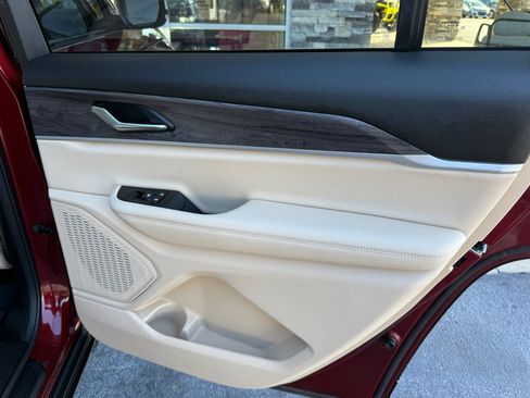 Used 2024 Jeep Grand Cherokee L Limited image 17