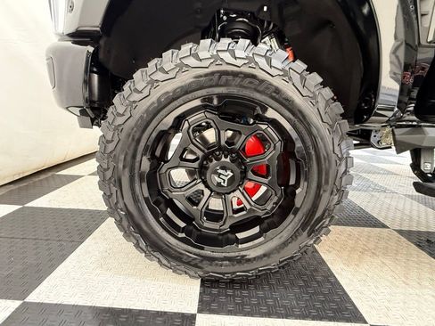 New 2026 Ford F250 Lariat w/ Black Appearance Package image 9