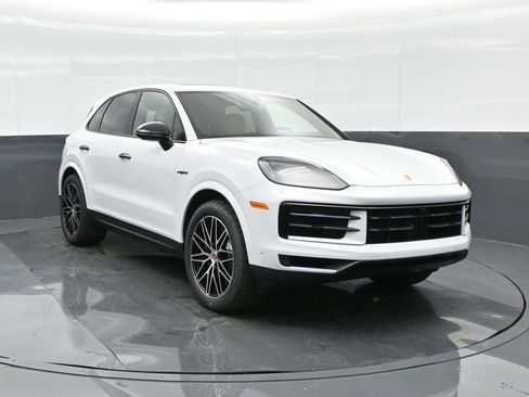 Used 2025 Porsche Cayenne E-Hybrid AWD/4WD image 11