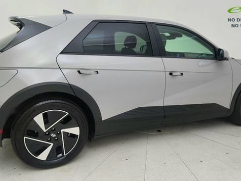 Used 2025 Hyundai Ioniq 5 SE RWD image 6