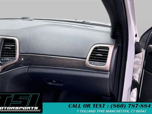 Used 2017 Jeep Grand Cherokee Overland AWD/4WD image 14