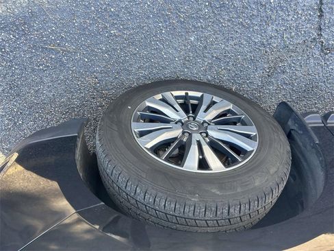 Used 2019 Nissan Pathfinder S image 10