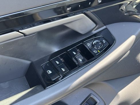 Used 2026 BMW 530i RWD image 13