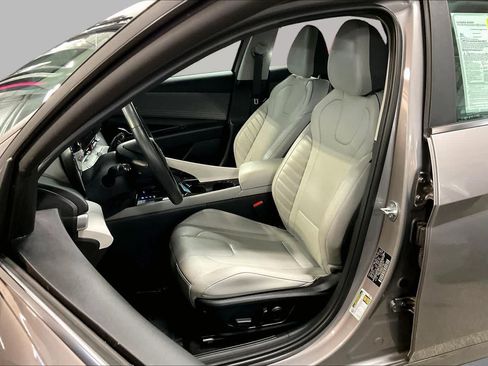 Used 2023 Hyundai Elantra Limited FWD image 8