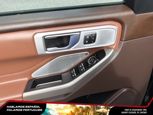 Used 2023 Ford Explorer King Ranch w/ Technology Package RWD image 11
