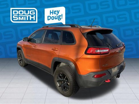 Used 2015 Jeep Cherokee Trailhawk w/ Comfort/Convenience Group AWD/4WD image 3