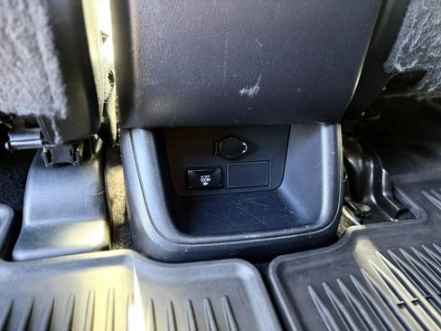 Used 2015 Toyota Highlander Limited AWD/4WD image 24